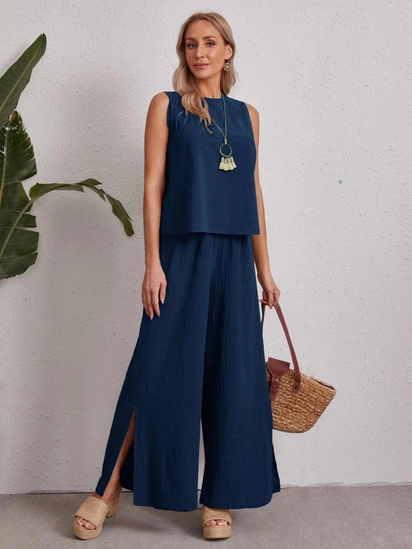 EMERY ROSE Keyhole Back Solid Top & Split Hem Palazzo Pants Set Shein