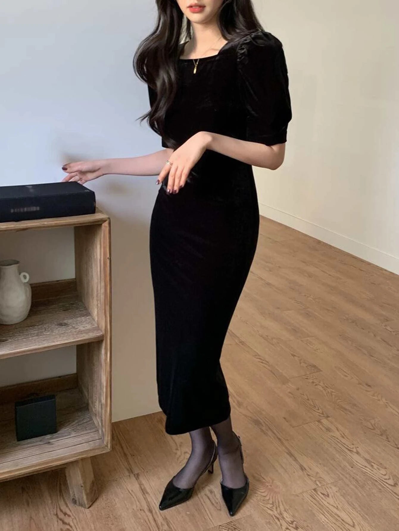DAZY Puff Sleeve Velvet Dress shein