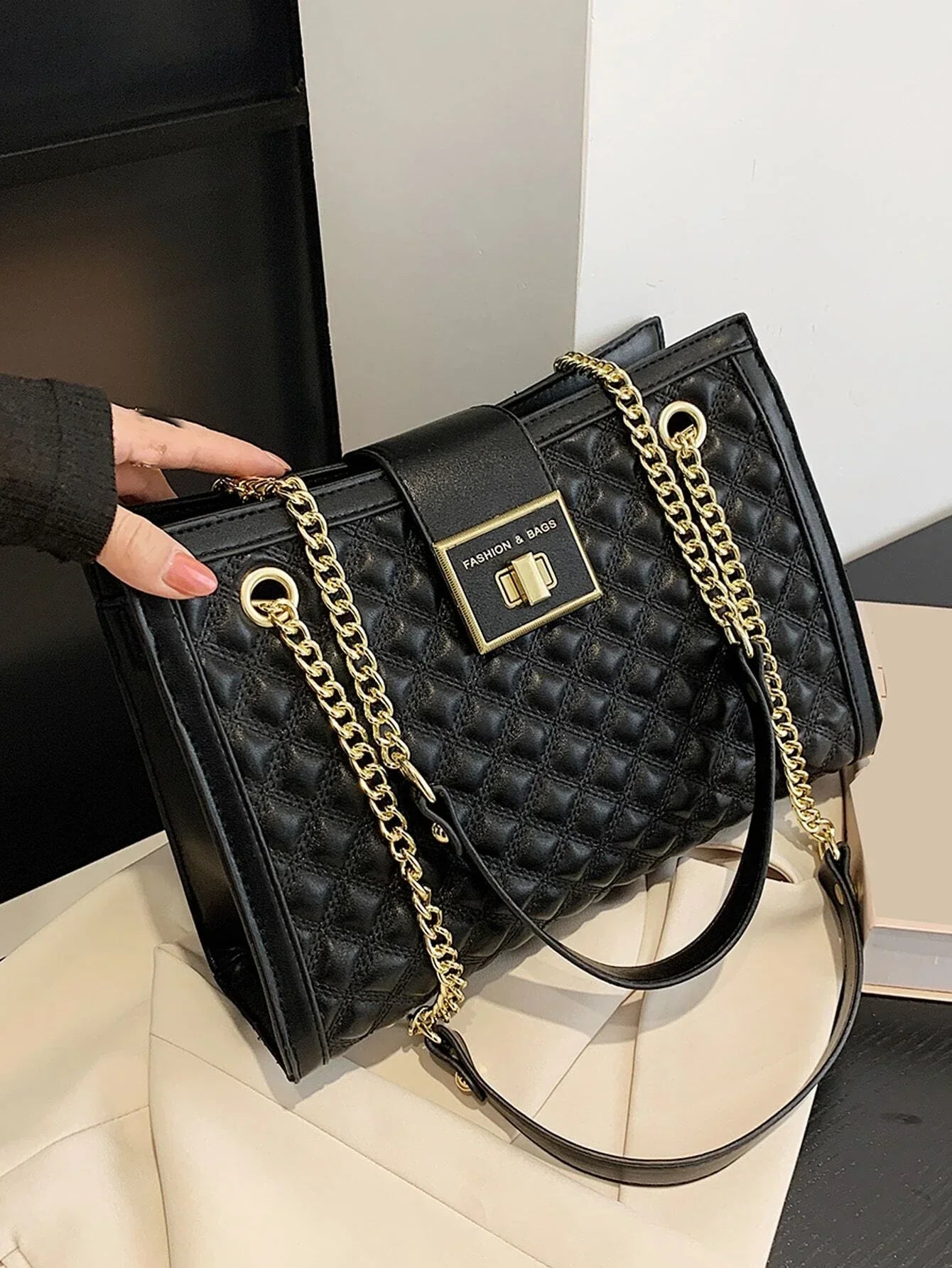 Quilted Chain Shoulder Tote Bag shein