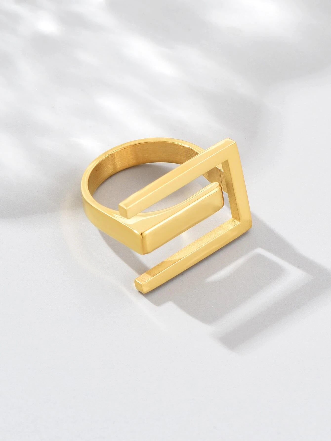 18k Gold Plated Stainless Steel E-Shaped Ring, Suitable For Daily Wear And Holiday Gifts shein