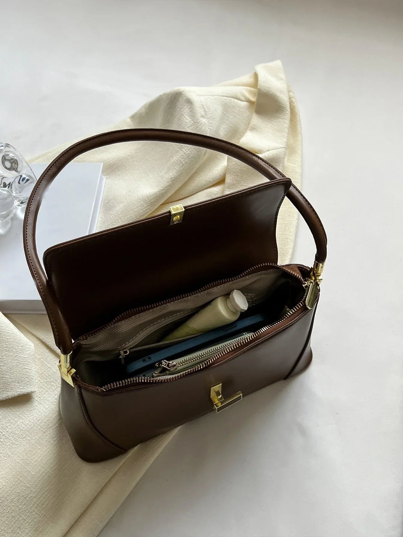 Minimalist Fashionable Vintage Commute Casual Women Handbag shein