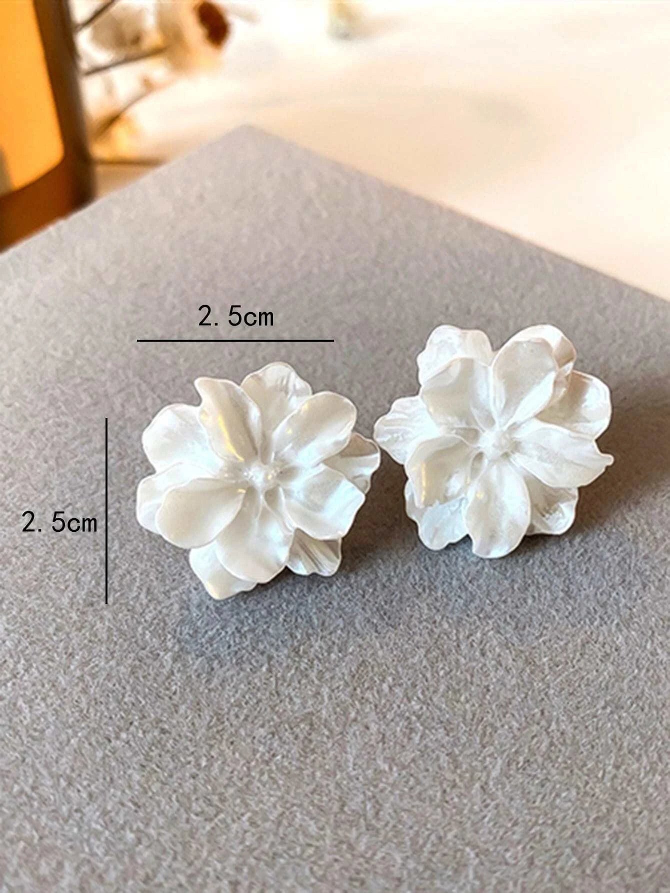 Flower Design Stud Earrings shein