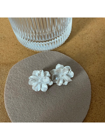 Flower Design Stud Earrings shein