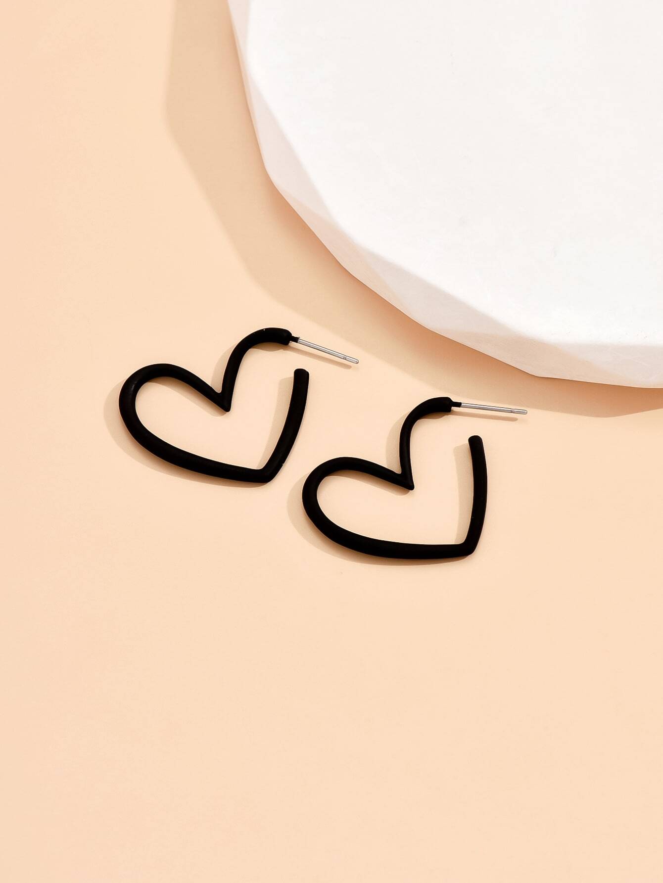 Heart Design Cuff Hoop Earrings shein