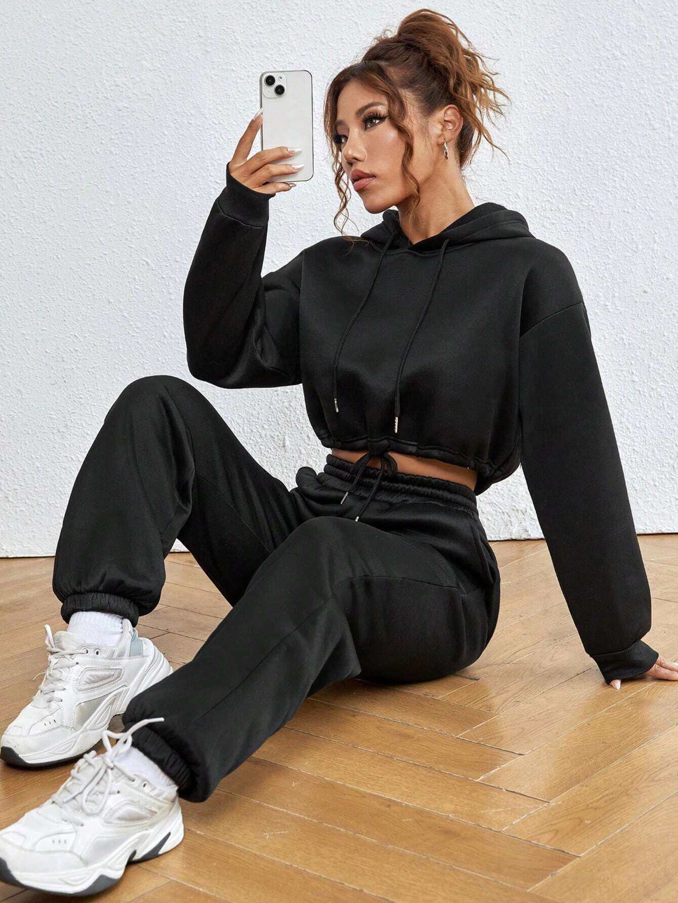 EZwear Drop Shoulder Drawstring Hem Thermal Lined Crop Hoodie & Sweatpants shein