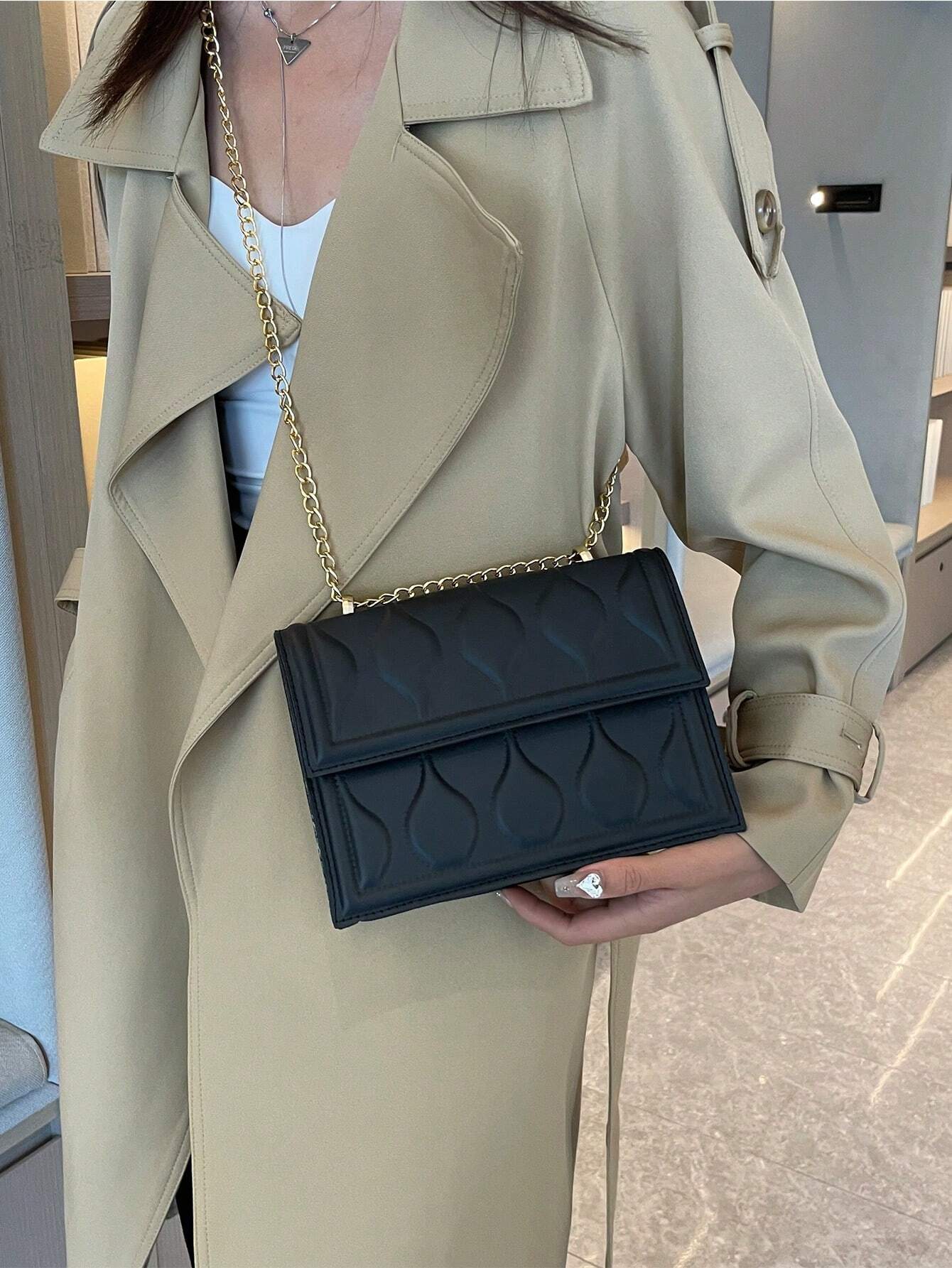 Fashionable New Arrival 3d Embossed Stereo Shoulder Bag With Large Capacity shein
