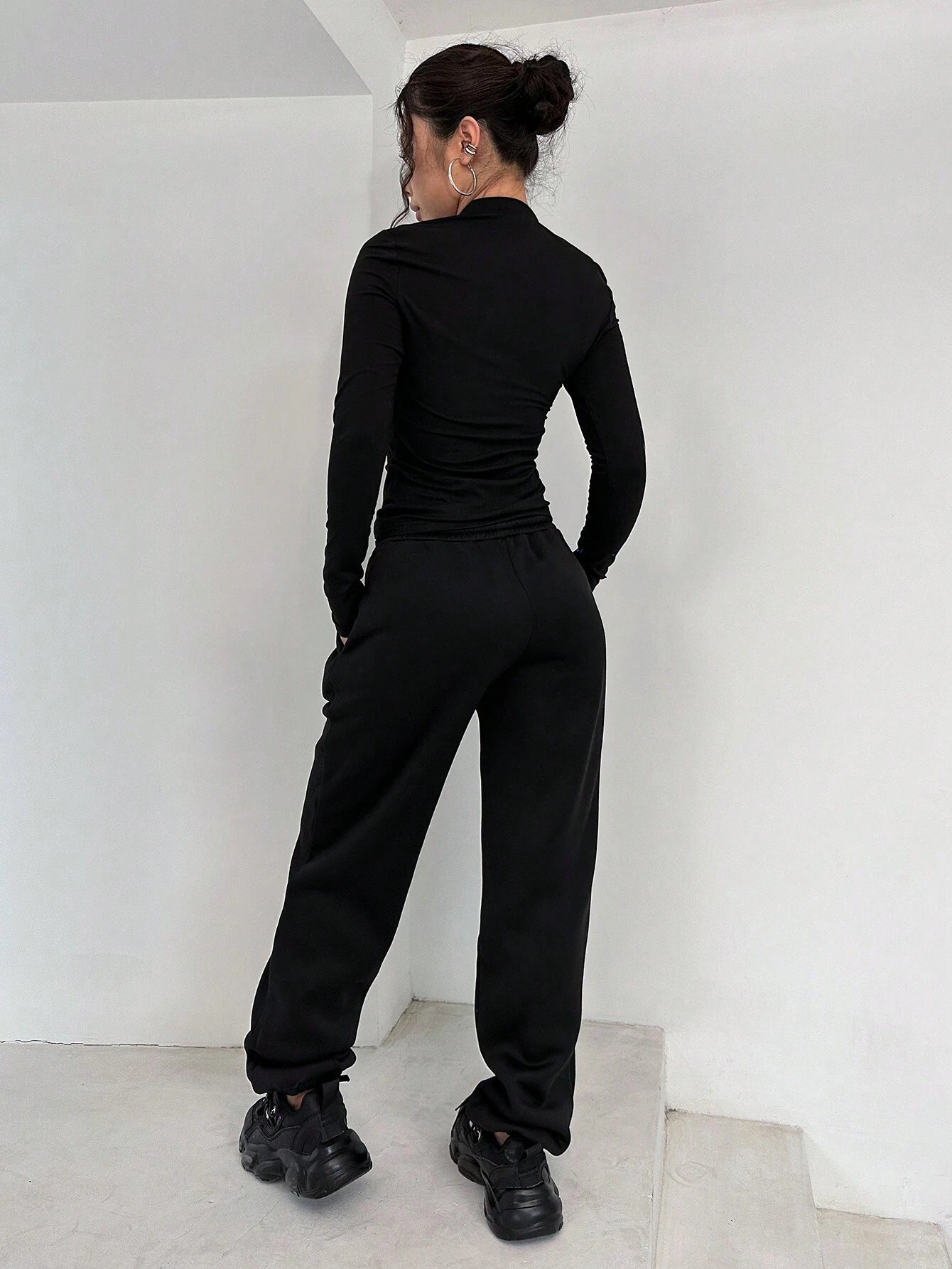 HypeZone Slogan Graphic Mock Neck Tee & Drawstring Waist Sweatpants shein