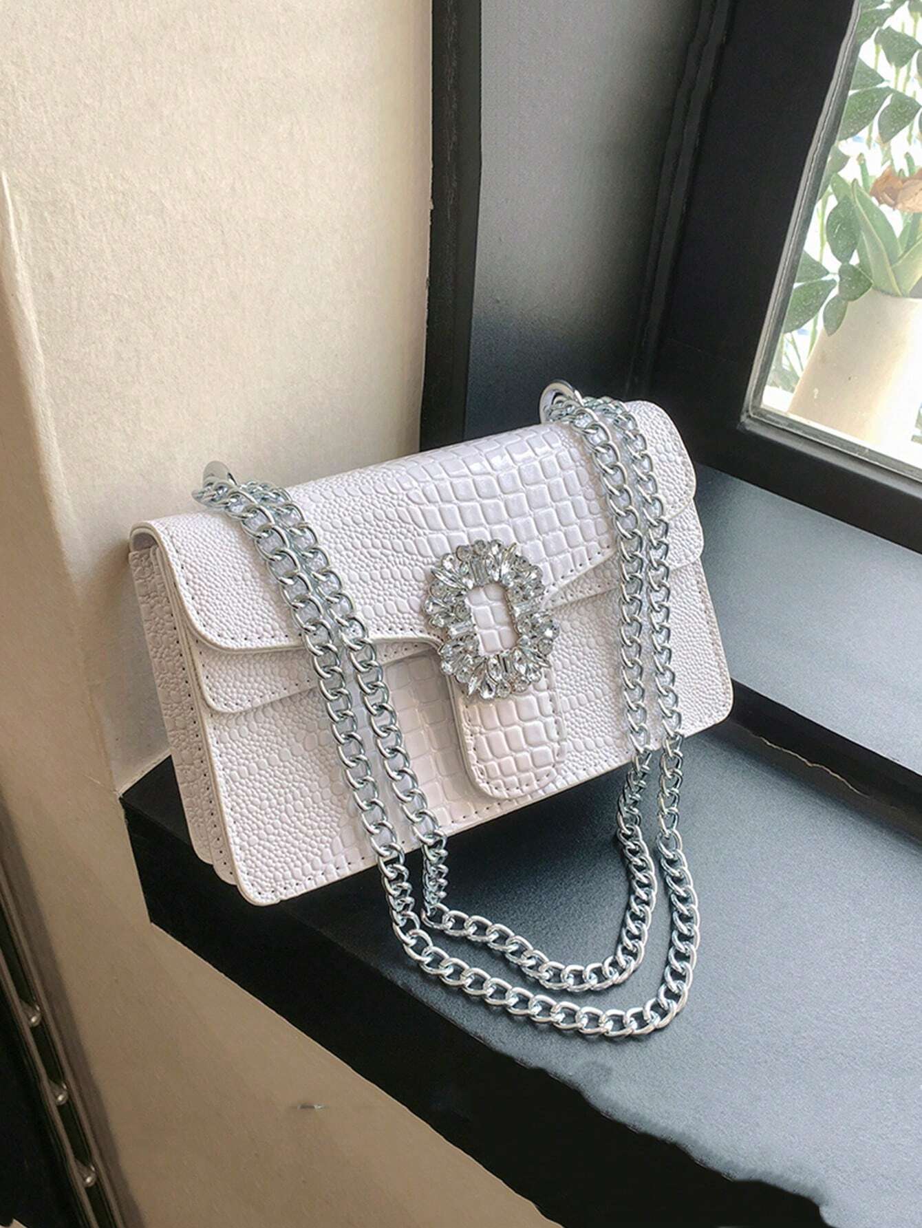 Casual Fashion Chain Shoulder Bag shein