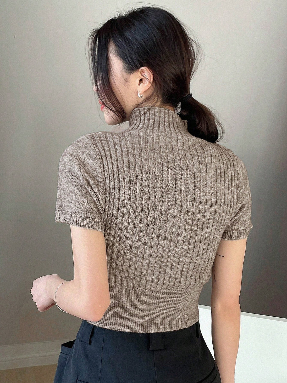 DAZY Women's Solid Colored Stand Collar Short Sleeve Fitted Knit Sweater shein