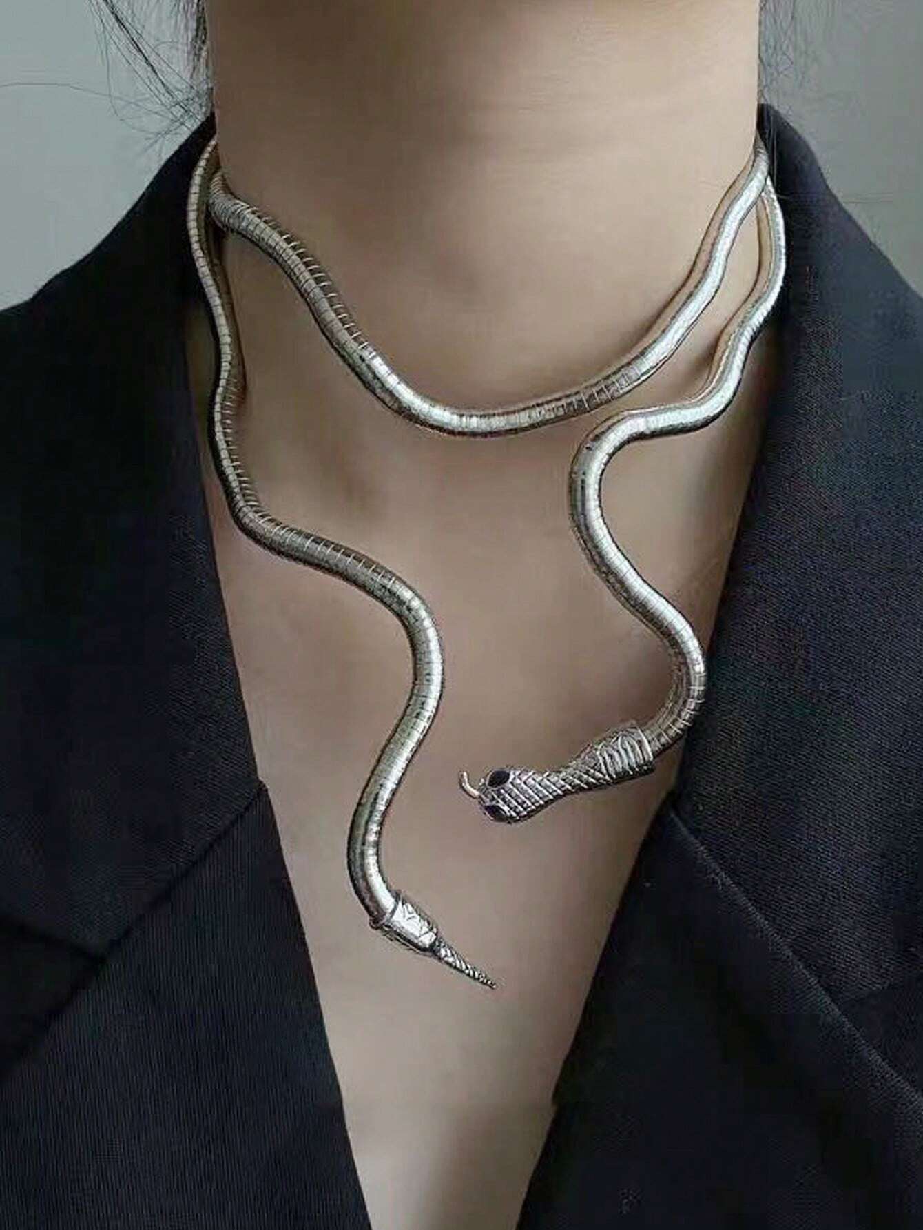 1pc Dark Earth Cool Open Casual Shape Snake Design Sense Unique Premium Necklace Collar shein