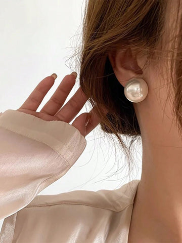 2pcs Exaggerated Faux Pearl Stud Earrings shein