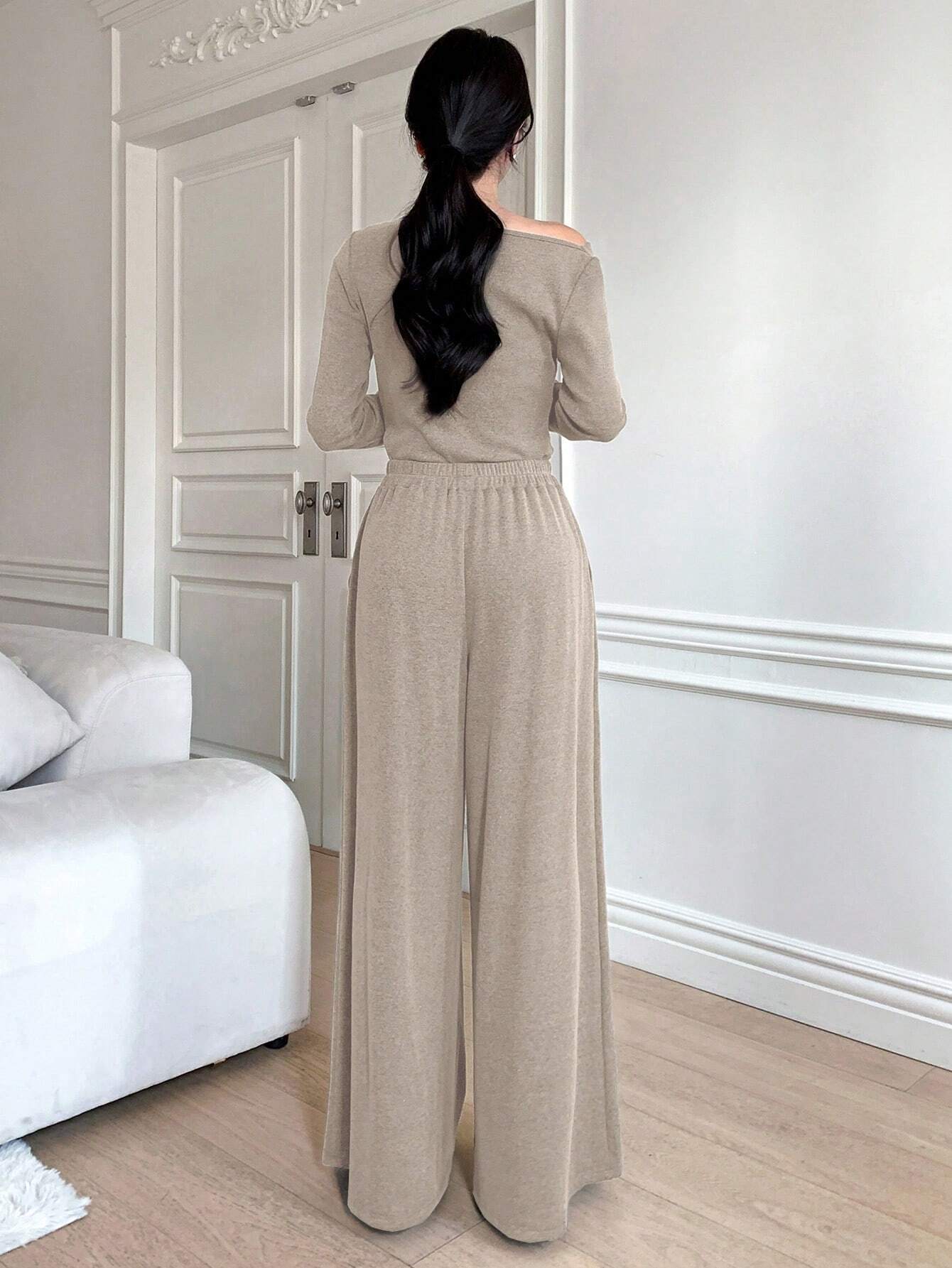 DAZY Solid Color Asymmetrical Hem Ruched T-Shirt And Wide Leg Pants shein