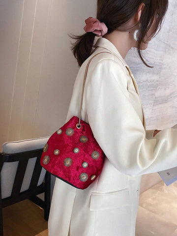 Lightweight Glamorous,Quiet Luxury,Exquisite New Simple Chain Crossbody Velvet Mini Bucket Bag With Floral Decor shein