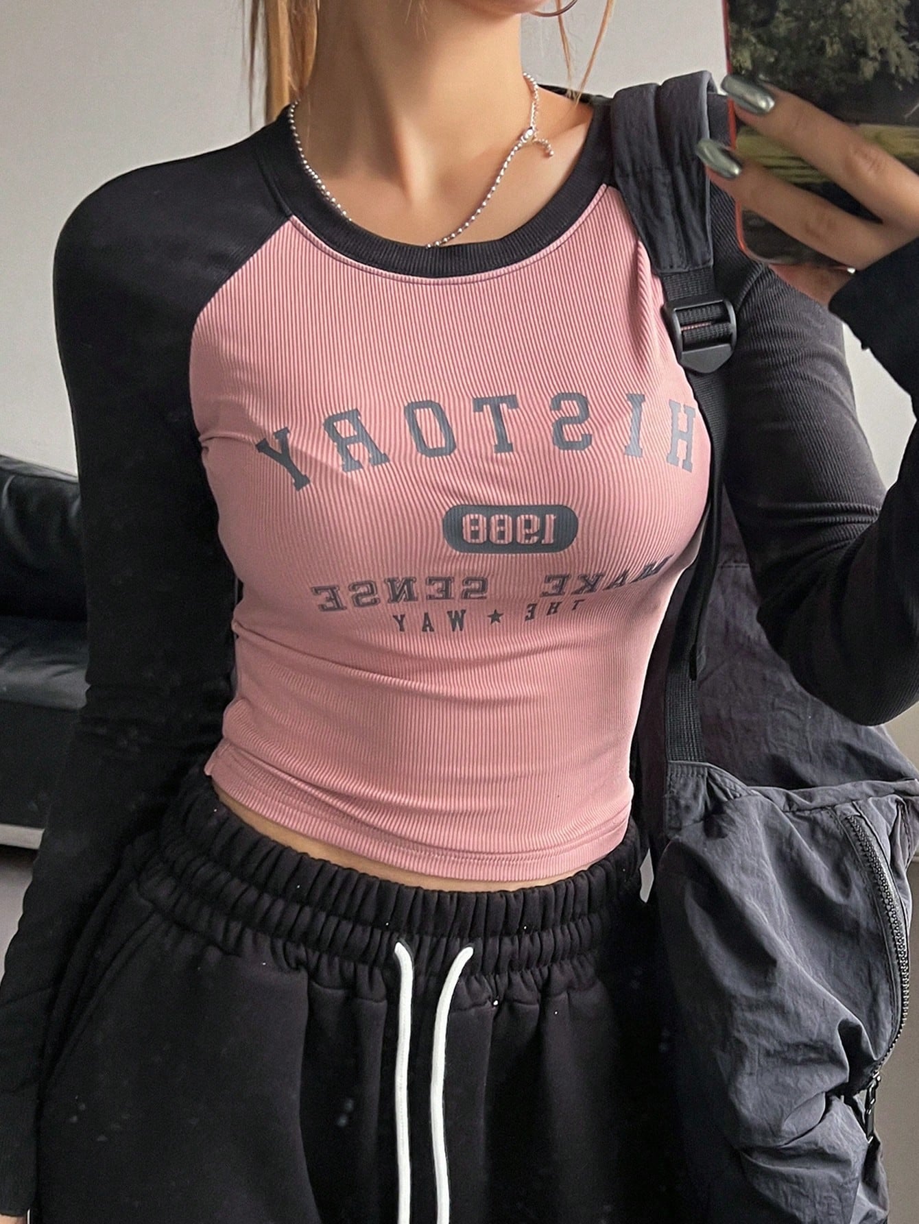DAZY Color Block Raglan Sleeve Letter Print Round Neck Slim Fit Long Sleeve Women's T-Shirt shein