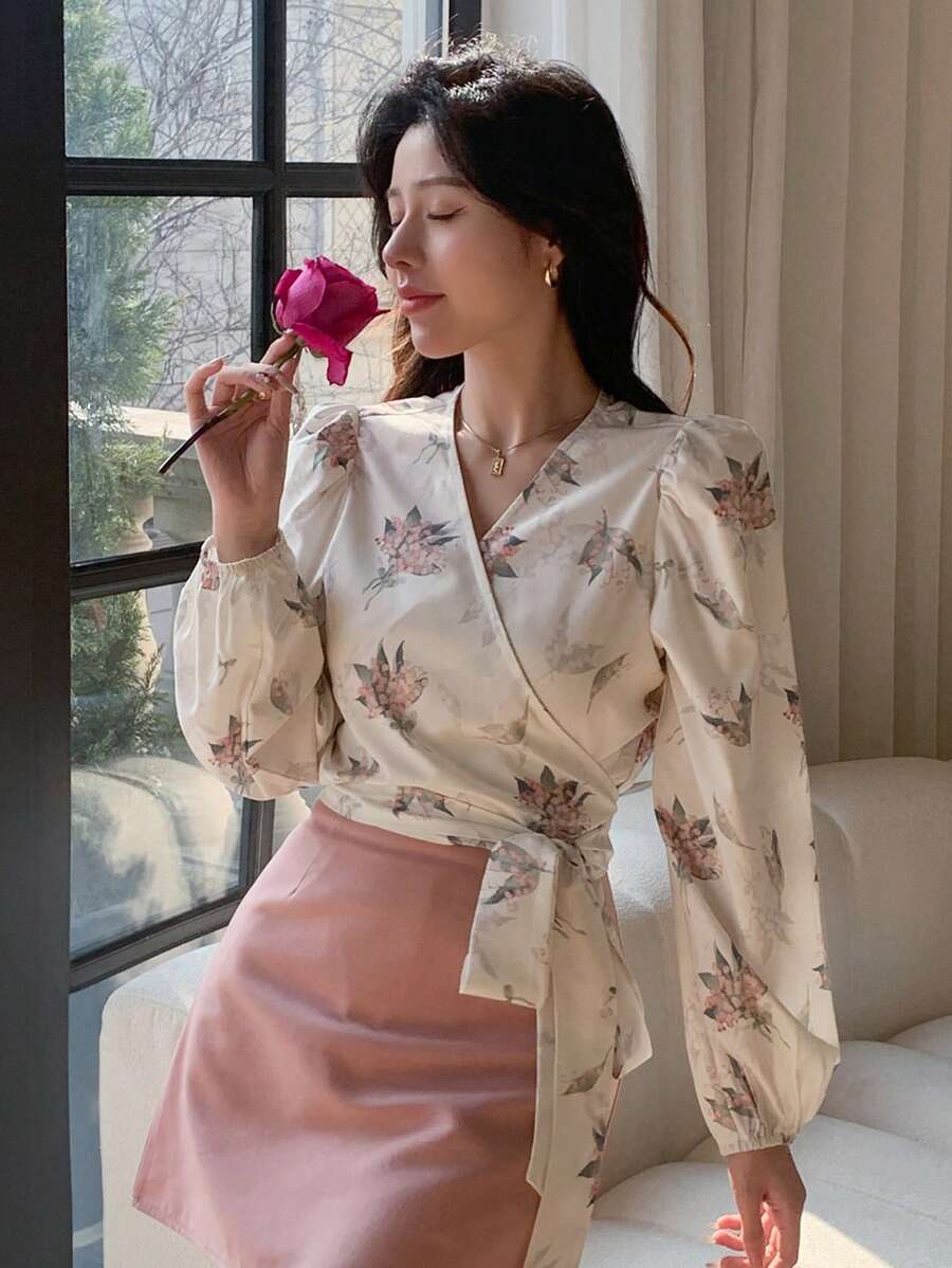 DAZY Floral Print V-Neck Wrap Tie Front Cropped Long Sleeve Shirt shein