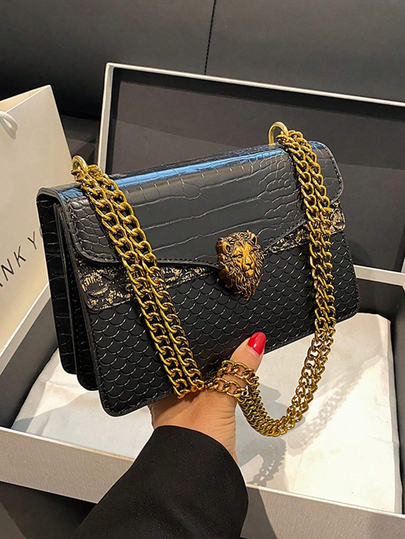 Women's Crocodile Pattern Vintage Chain Square Bag shein