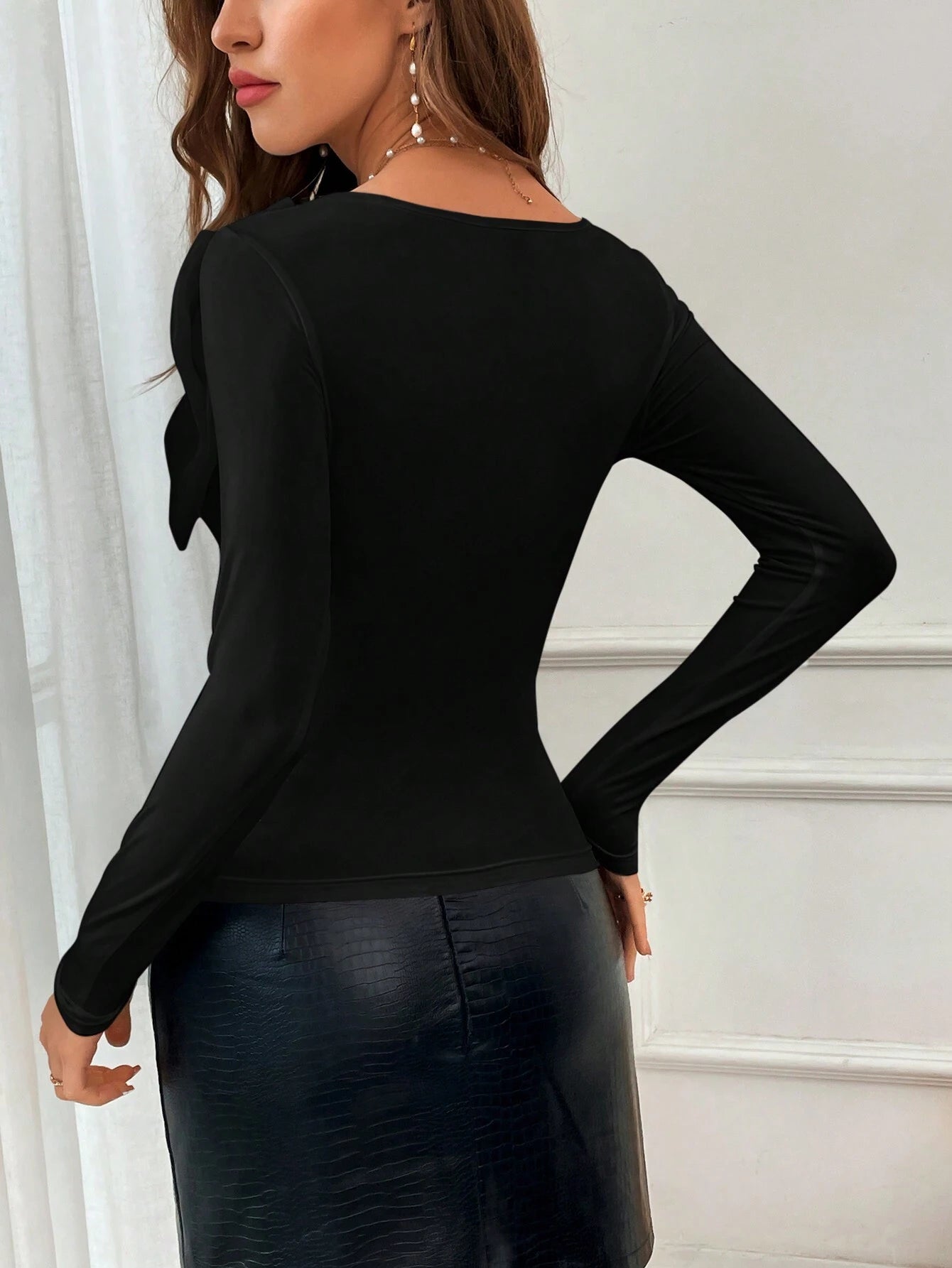 Privé Women's Round Neck Oversized Bow Decor Long Sleeve Fitted Elegant Gentle Sweet T-Shirt shein