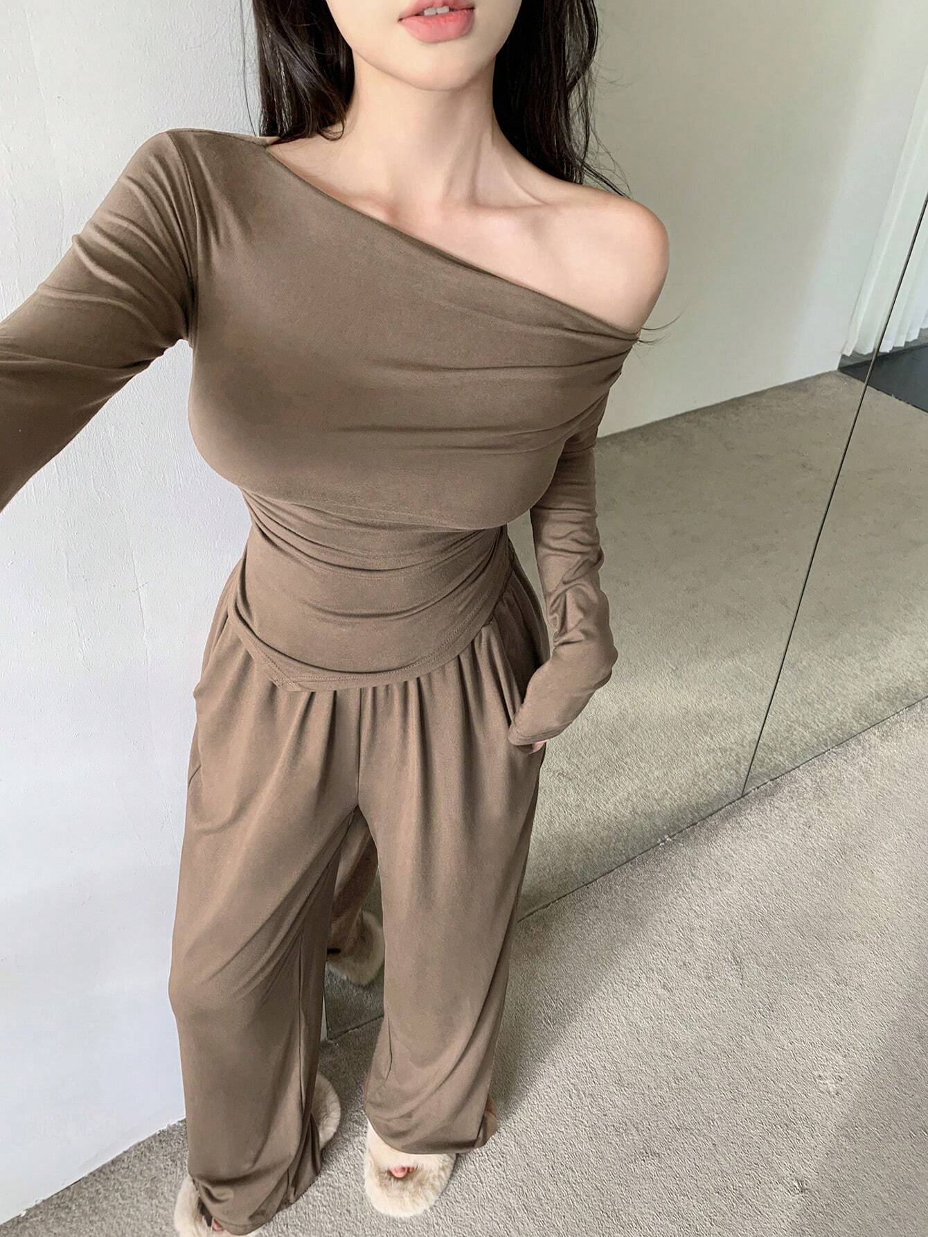 DAZY Women's Irregular Shoulder Ruched T-Shirt And Wide-Leg Pants Set shein