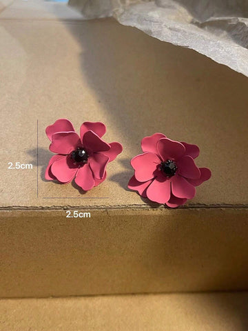 Flower Design Stud Earrings shein