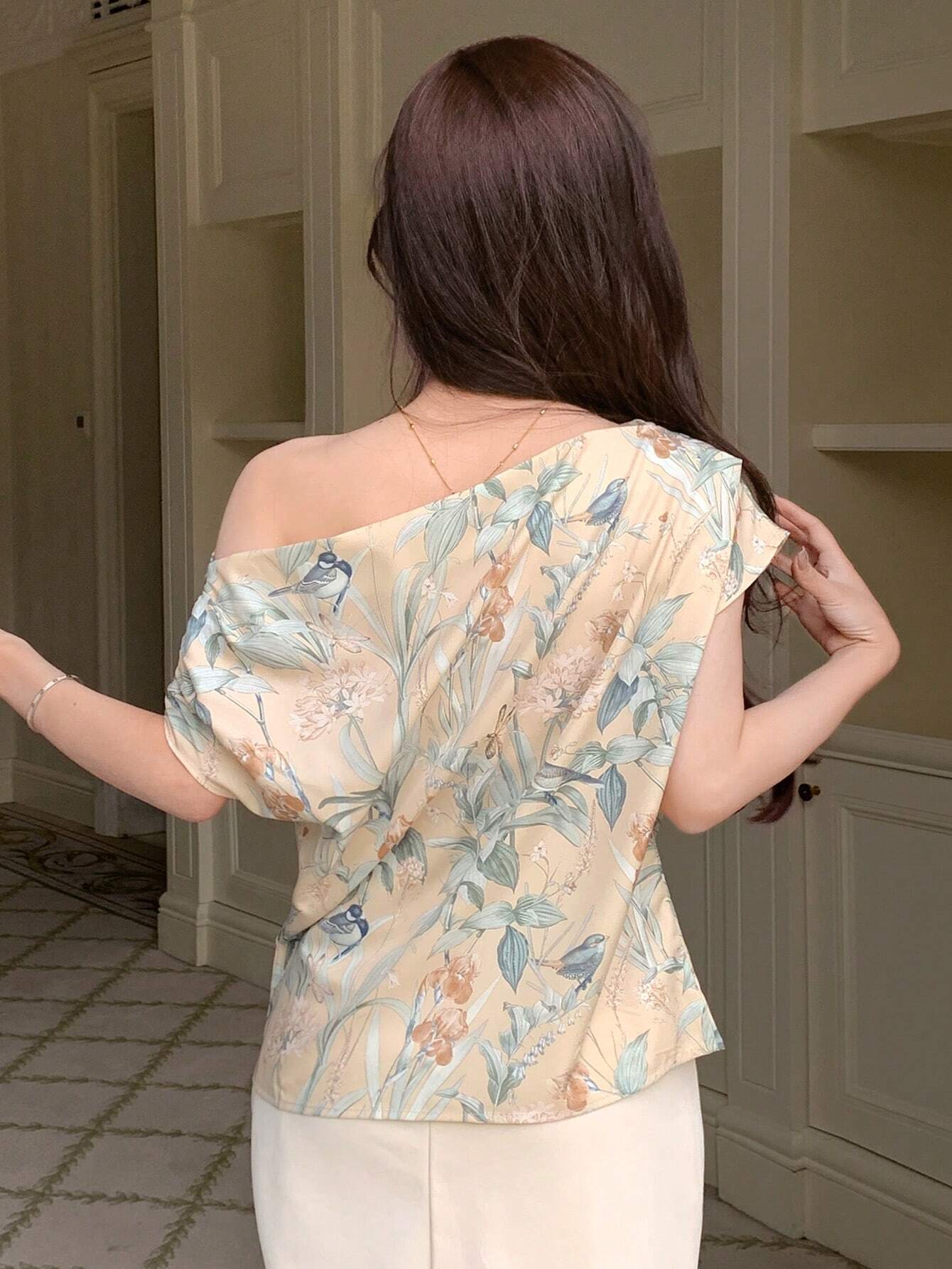 Women's Loose-Fit Blouse With All-Over Floral Print shein