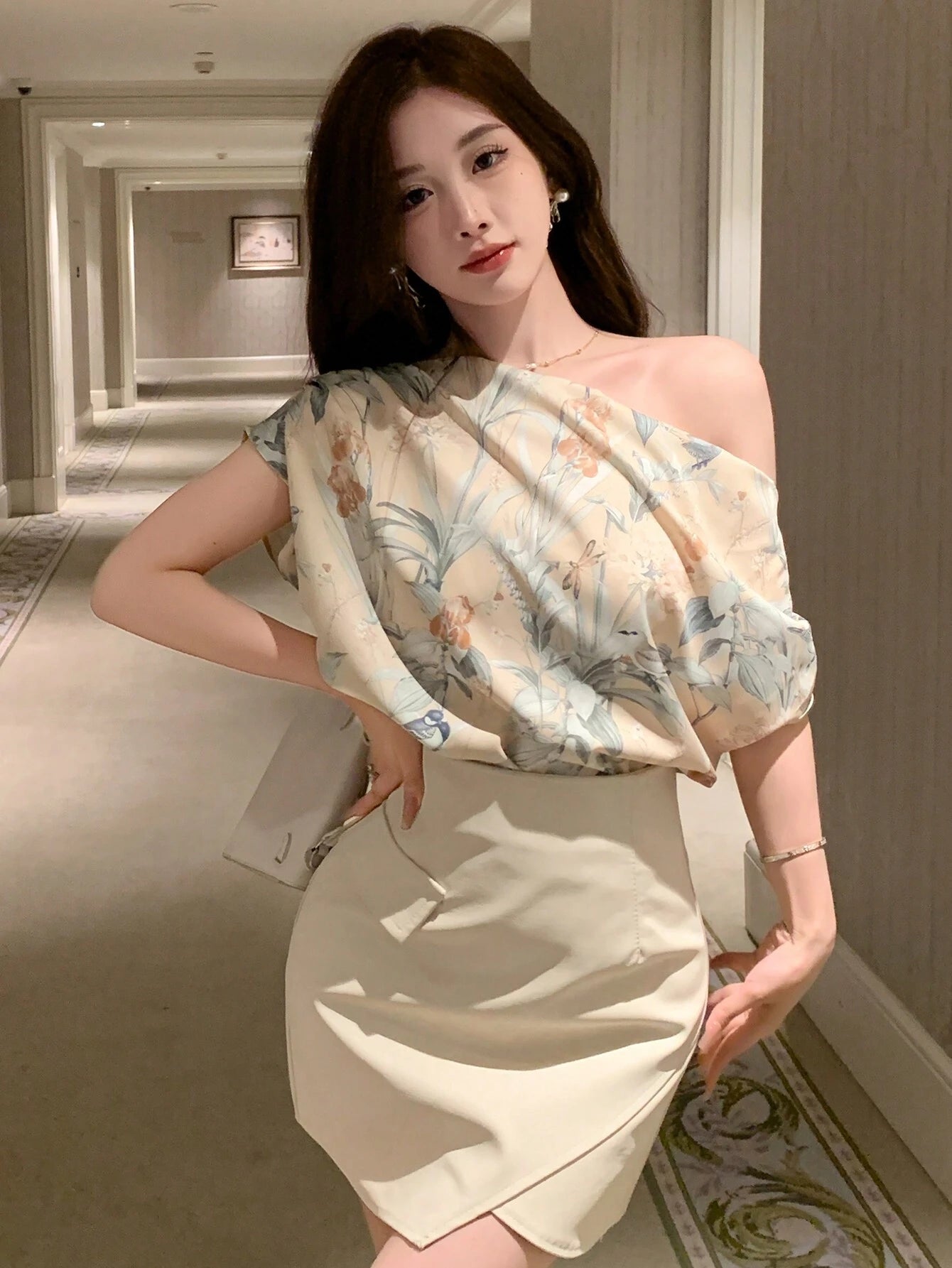 Women's Loose-Fit Blouse With All-Over Floral Print shein
