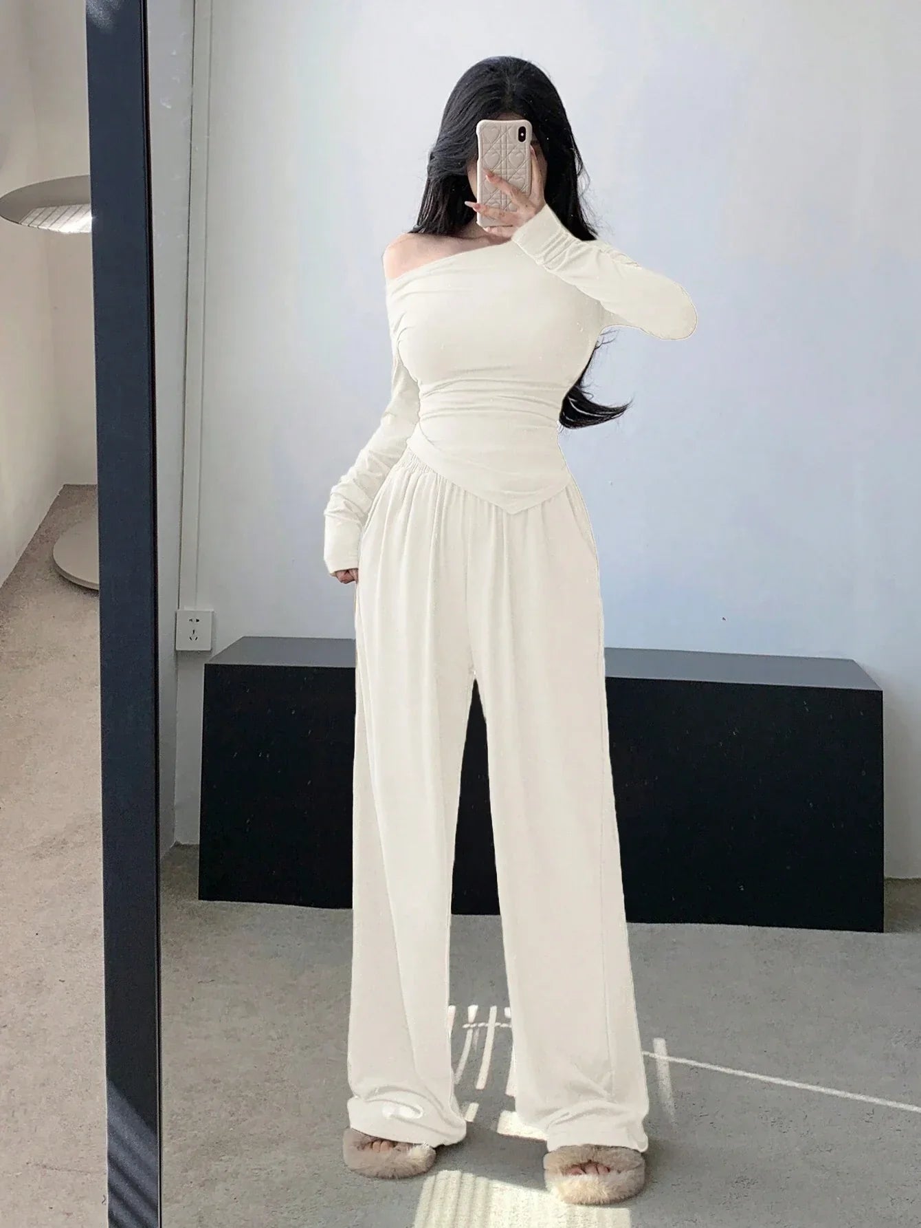 DAZY Women's Irregular Shoulder Ruched T-Shirt And Wide-Leg Pants Set shein