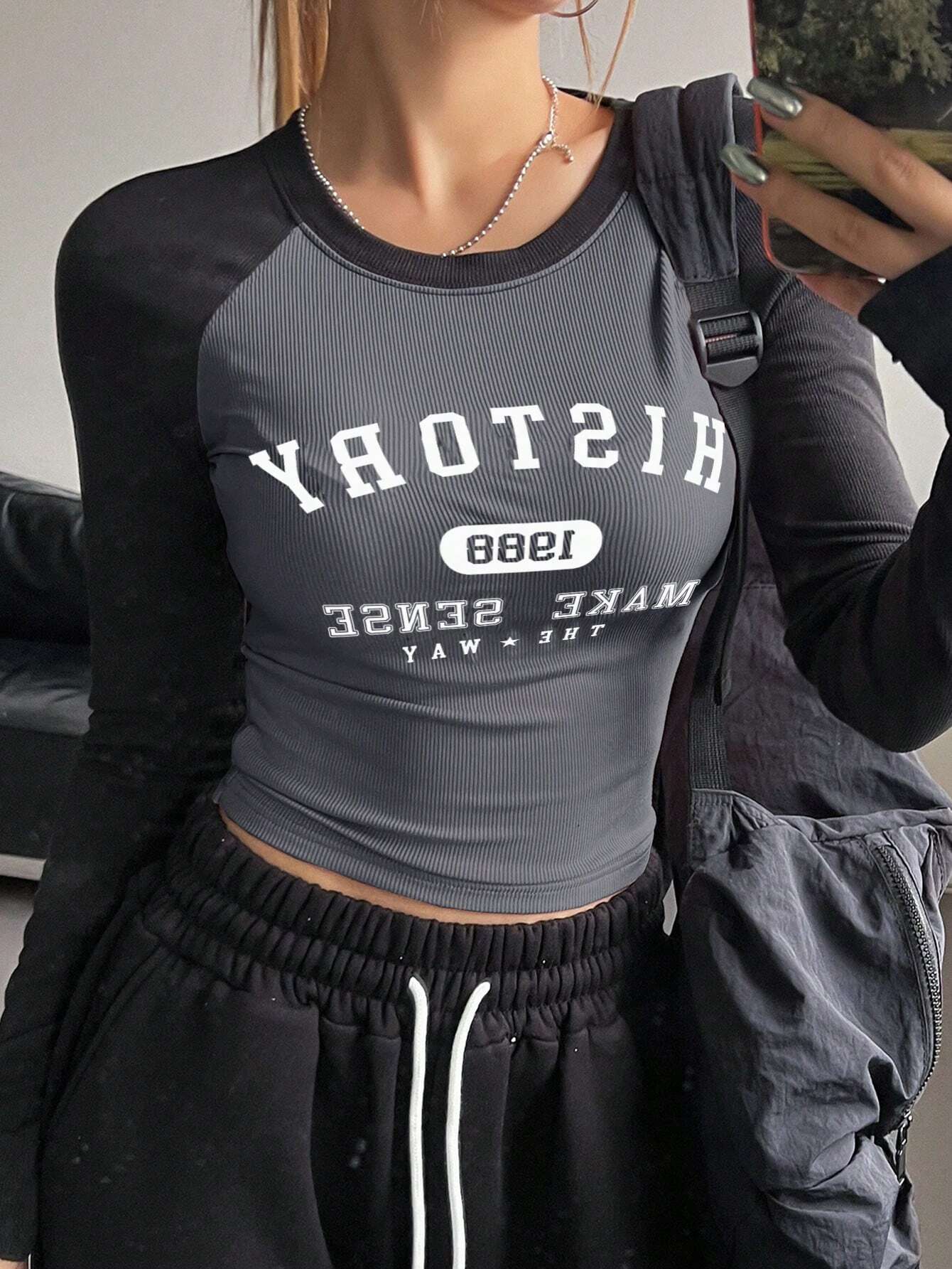 DAZY Color Block Raglan Sleeve Letter Print Round Neck Slim Fit Long Sleeve Women's T-Shirt shein