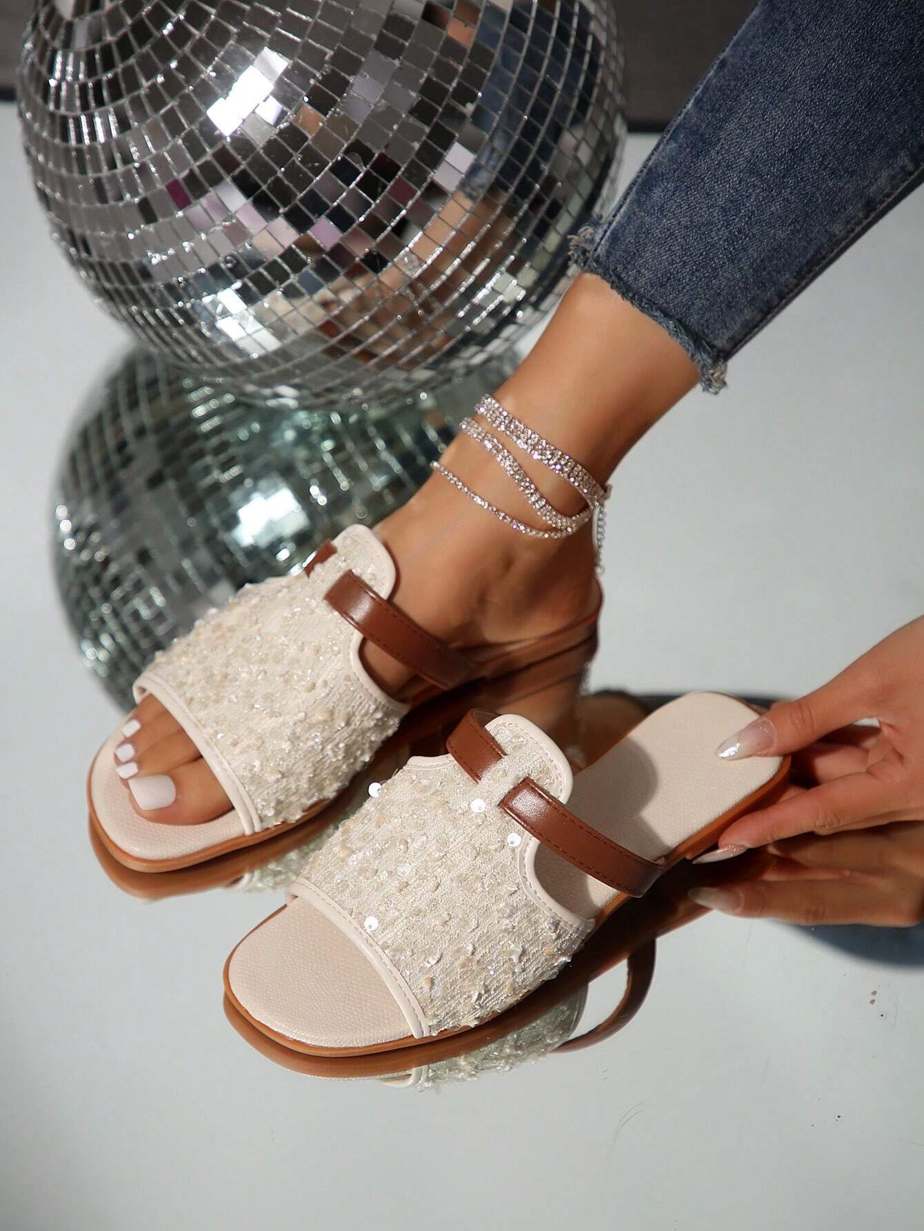 Women Fish Scale Sequin Decorated Open Toe Slip-On Flat Sandals shein