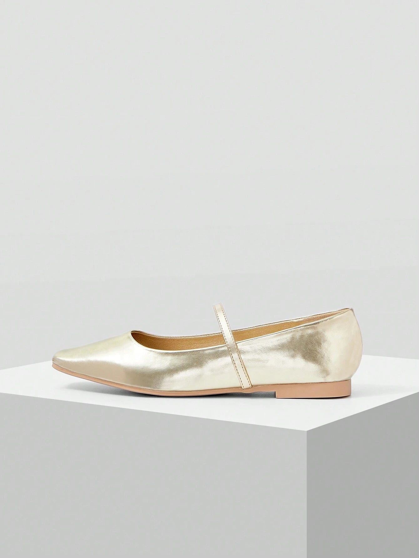 MOTF PREMIUM WOMEN COMFORTABLE SIMPLE AND VERSATILE FLAT SHOES shein