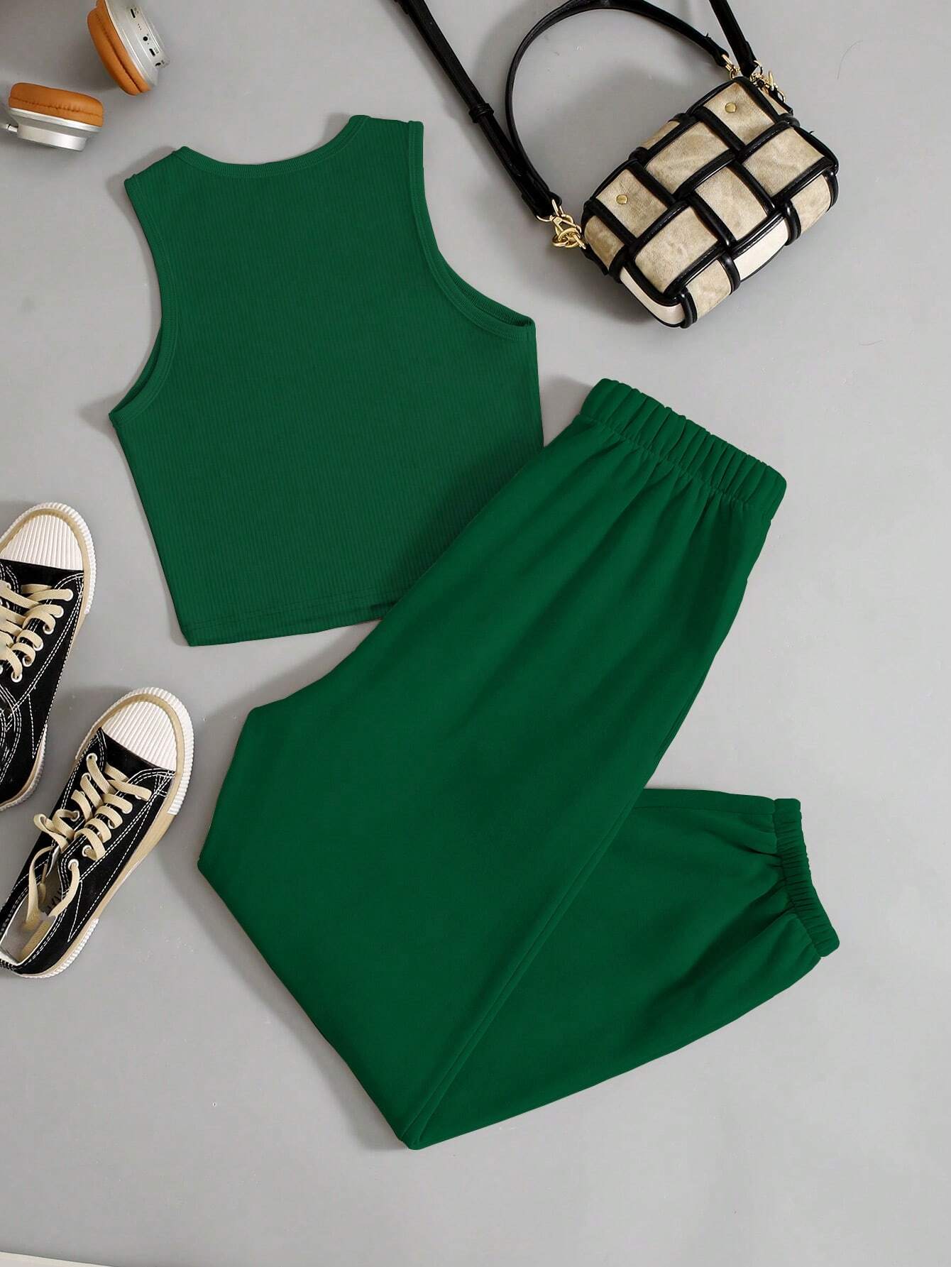 EZwear Ladies' Solid Color Vest And Letter Print Shorts Set shein