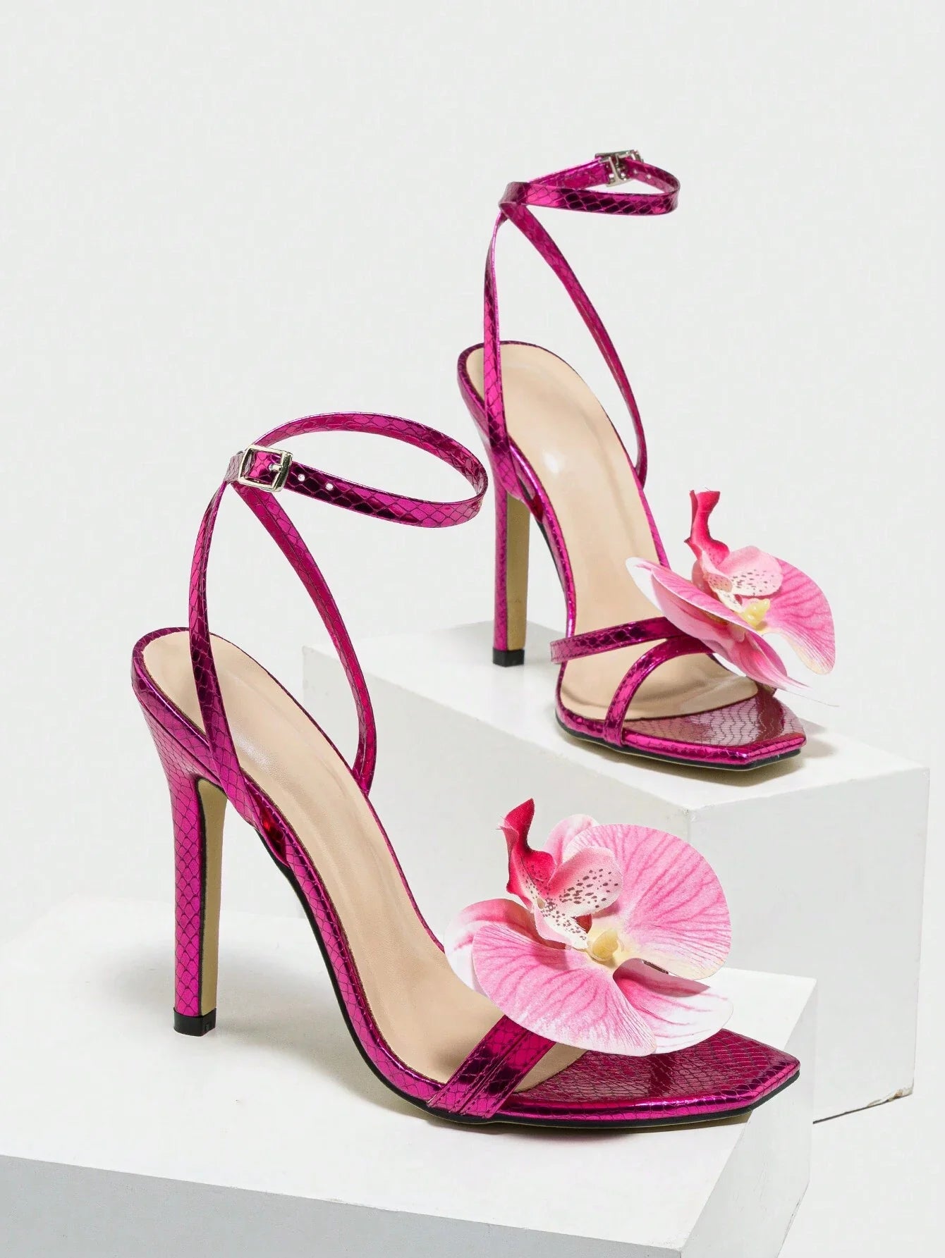 Eye-Catching Lan Flowers Sexy Strappy Elegant Sandals shein
