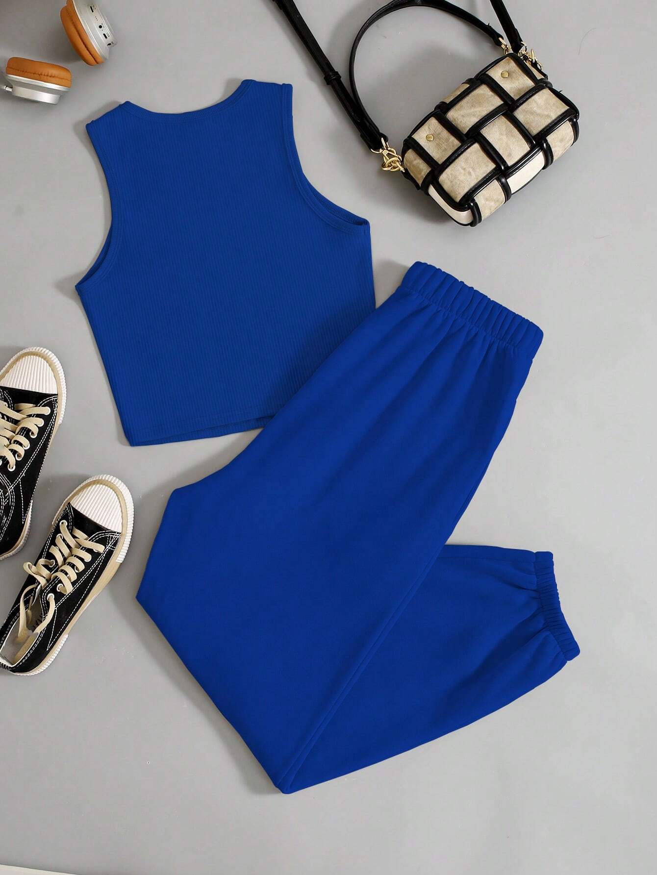 EZwear Ladies' Solid Color Vest And Letter Print Shorts Set shein