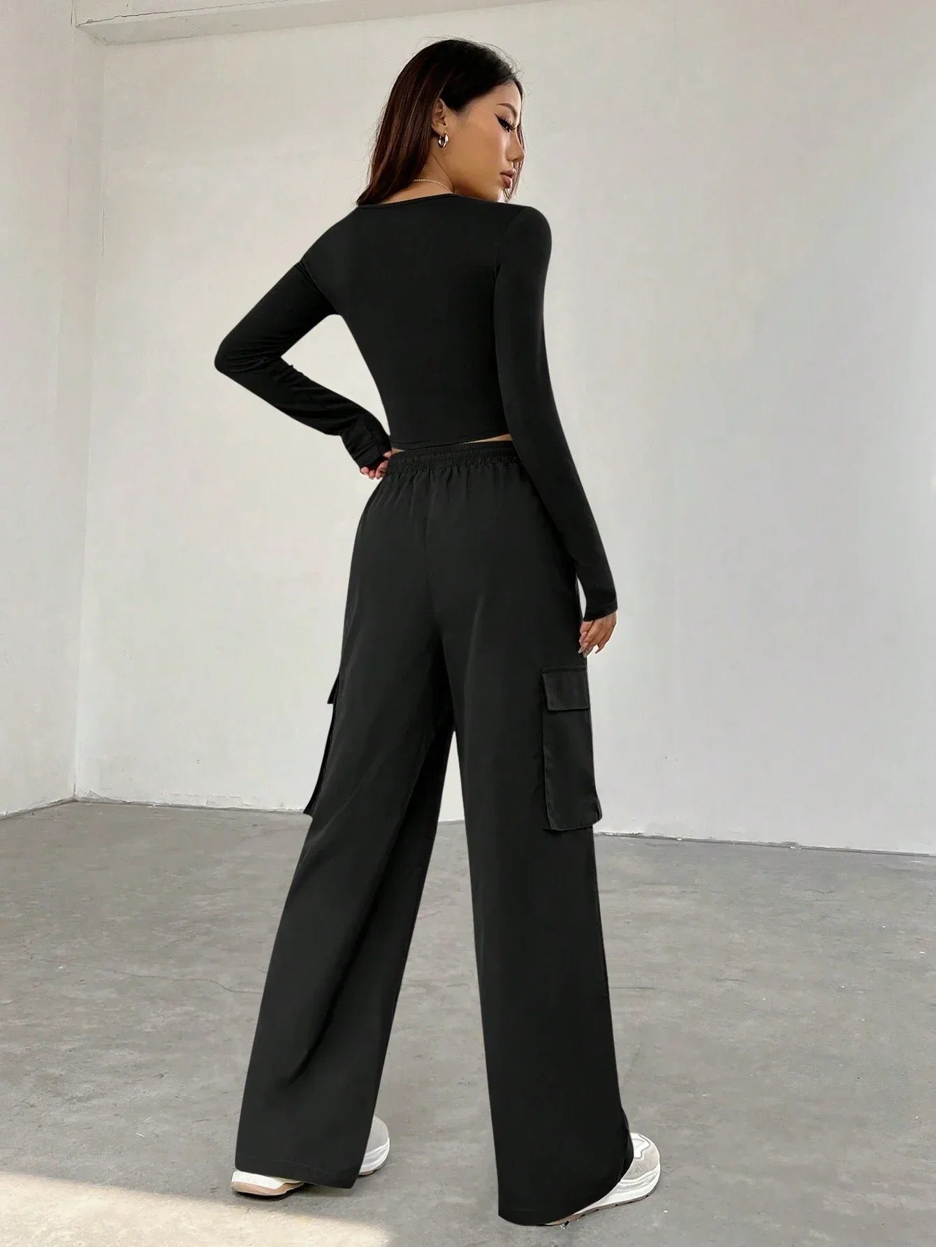 EZwear Women's Letter Print Fleece Long Sleeve T-Shirt And Cargo Pants Outfit shein