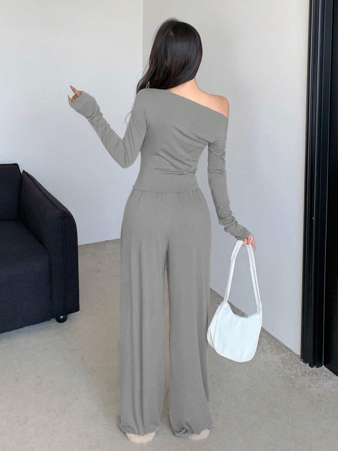 DAZY Women's Irregular Shoulder Ruched T-Shirt And Wide-Leg Pants Set shein