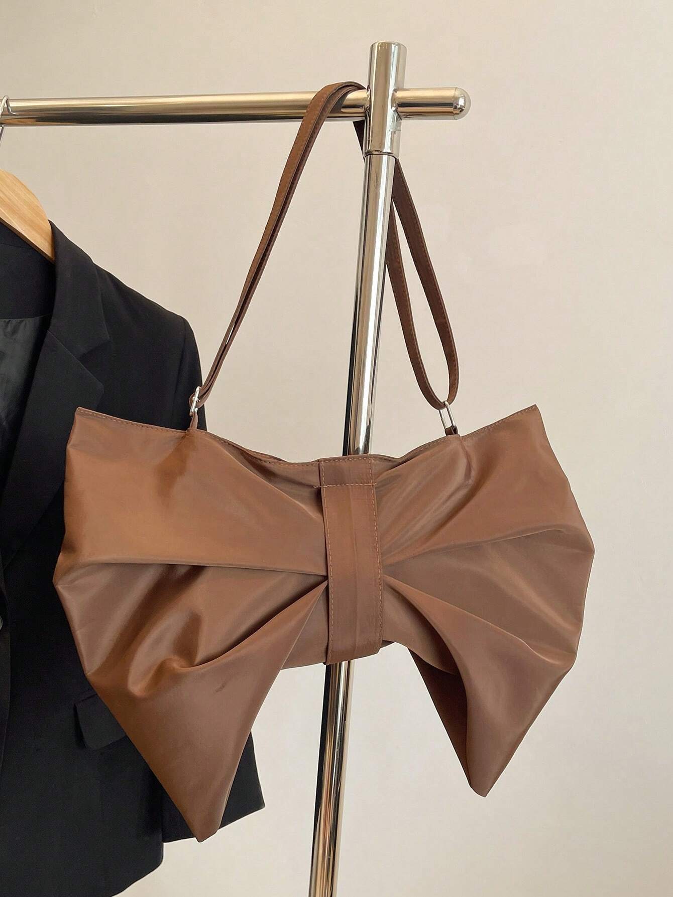 Bow Tie Shape Large Capacity Novelty Bag shein