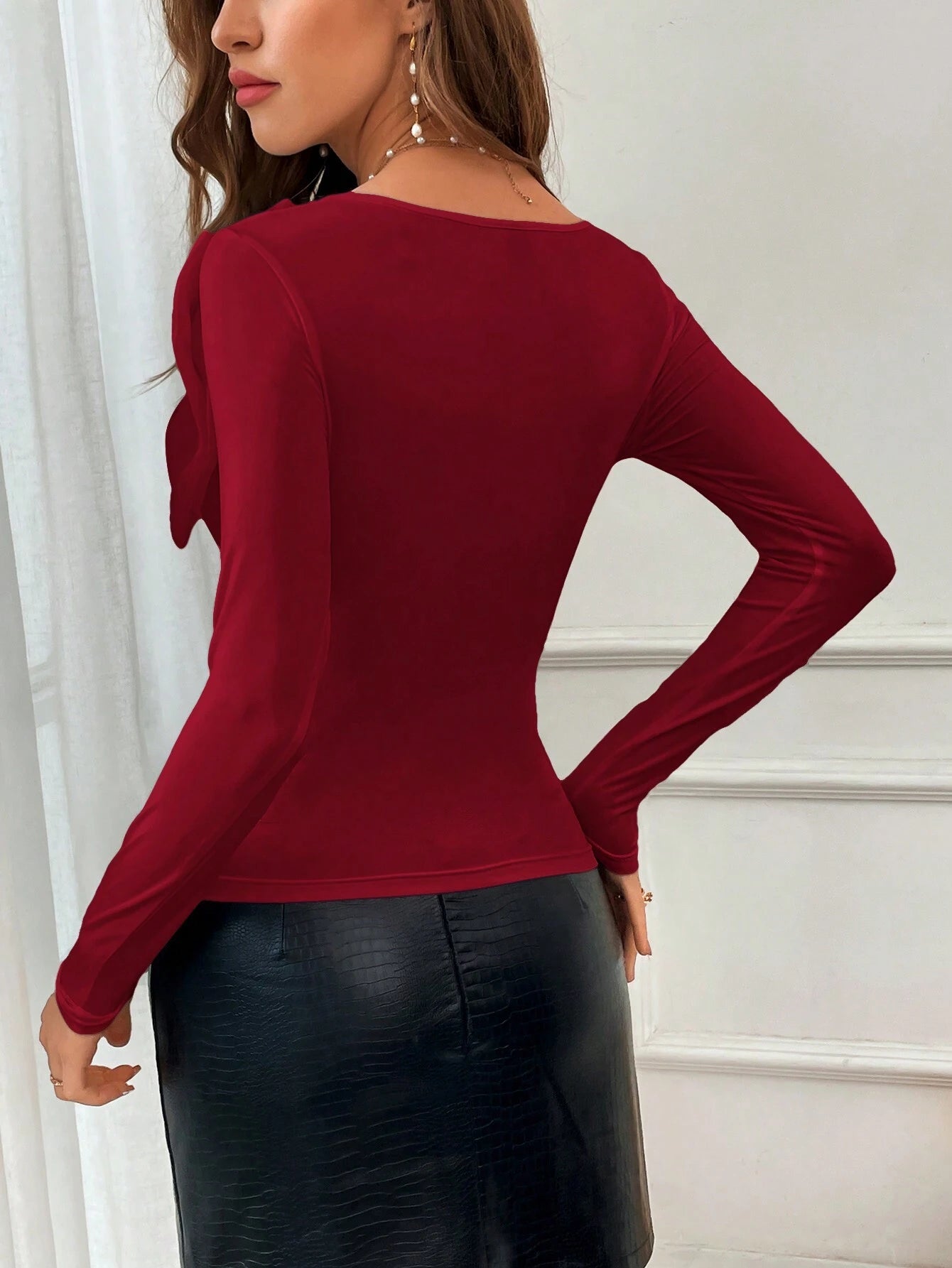 Privé Women's Round Neck Oversized Bow Decor Long Sleeve Fitted Elegant Gentle Sweet T-Shirt shein