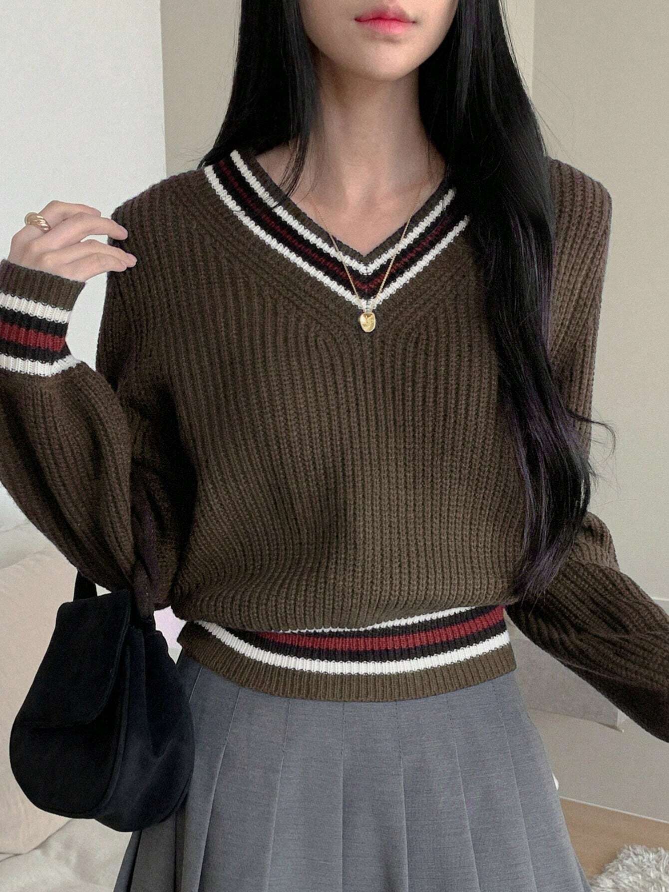 DAZY Color Block V-Neck Casual Women Sweater shein