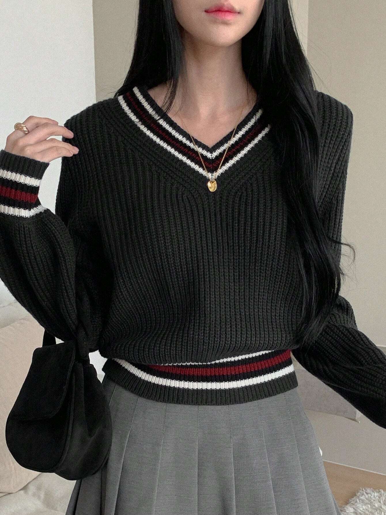 DAZY Color Block V-Neck Casual Women Sweater shein