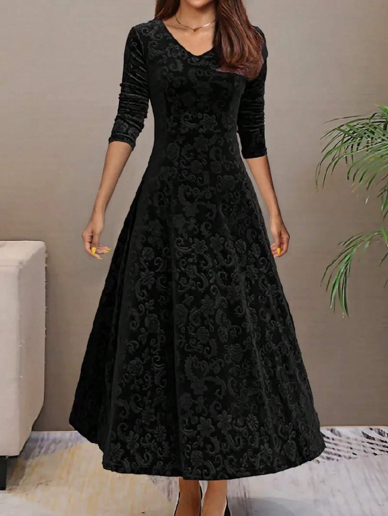 Floral Print Square Neck Velvet Long Sleeve Dress shein