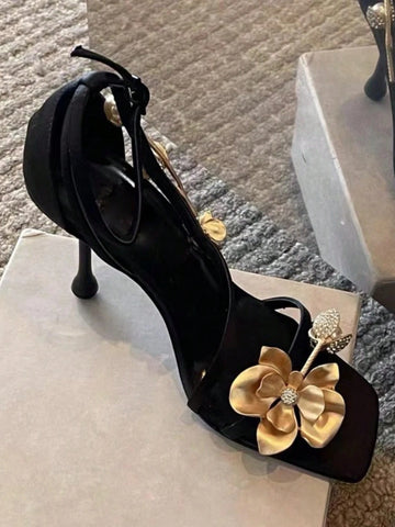 New Arrival Crystal Embellished Floral Thong Sandals With Buckle Strap