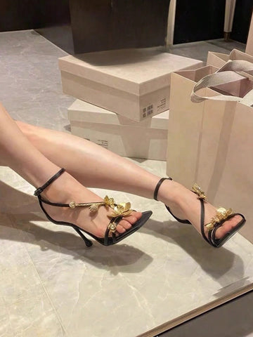 New Arrival Crystal Embellished Floral Thong Sandals With Buckle Strap