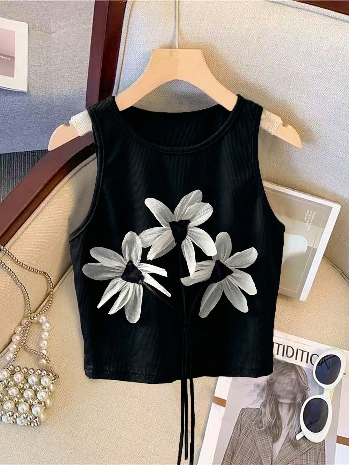 Raffinéa Women's Crew Neck Sleeveless Floral Decor Simple Casual Elegant Tank Top shein