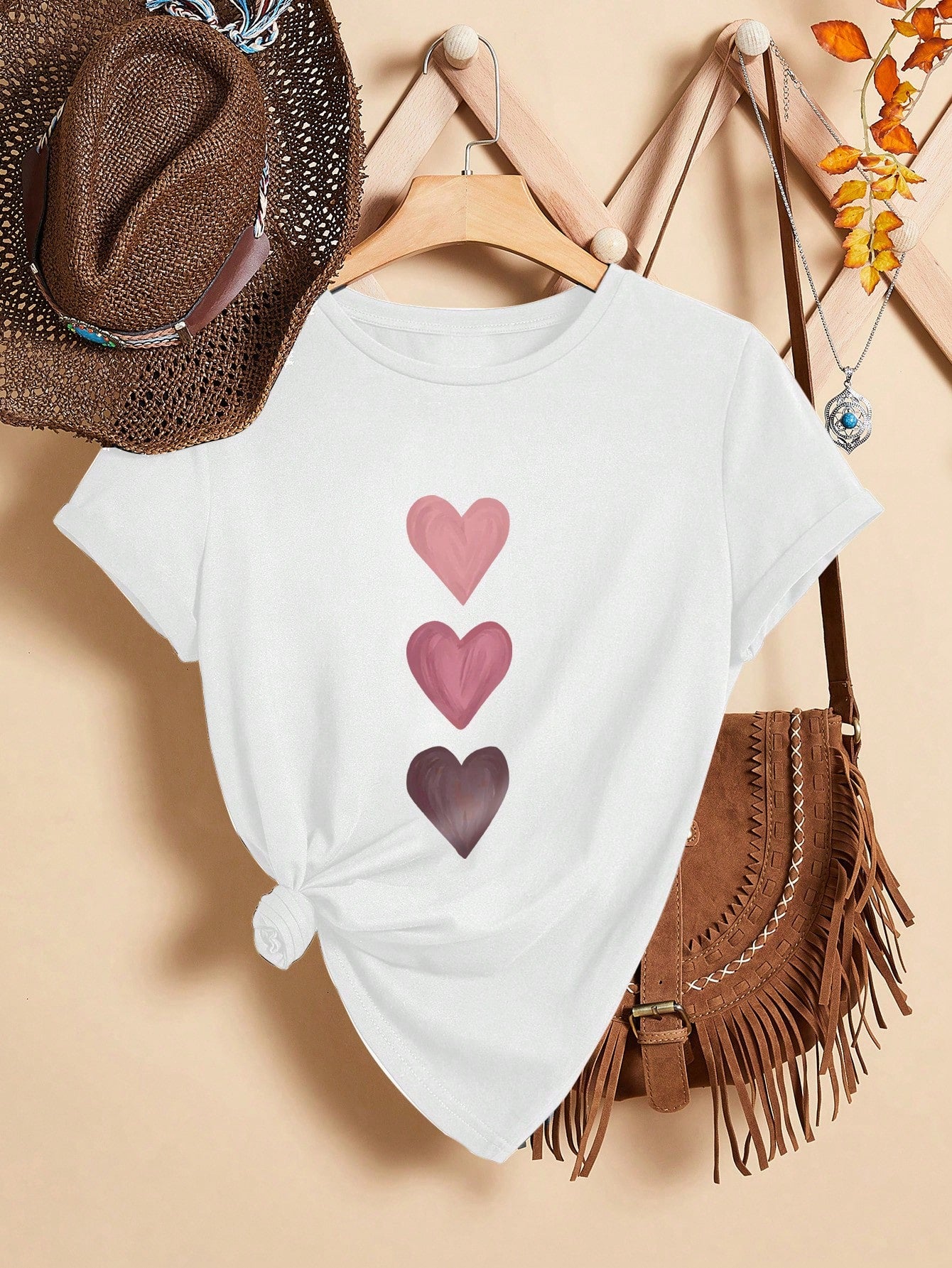 EMERY ROSE Casual Heart-Shaped Patterned Round Neck Women's Short Sleeve T-Shirt shein