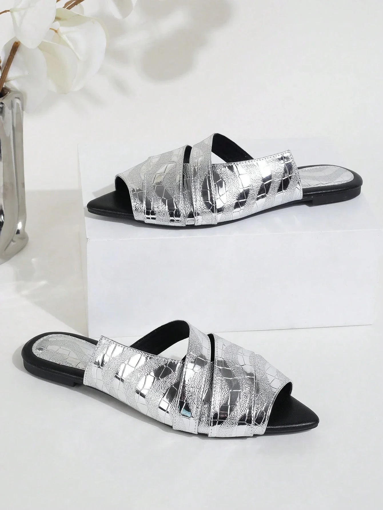 Fashionable Women's Pointed Toe Slippers shein