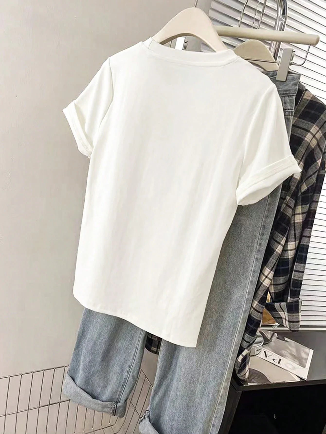 Women Graphic Embroidered Casual Comfortable Short Sleeve T-Shirt shein