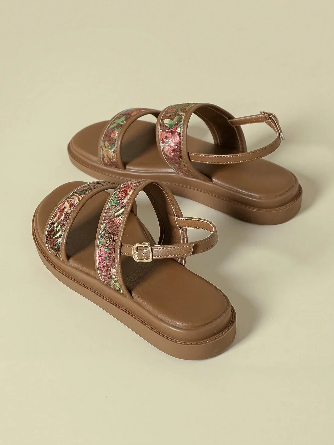 Women's Thick-Sole Strap Buckle Sandals shein