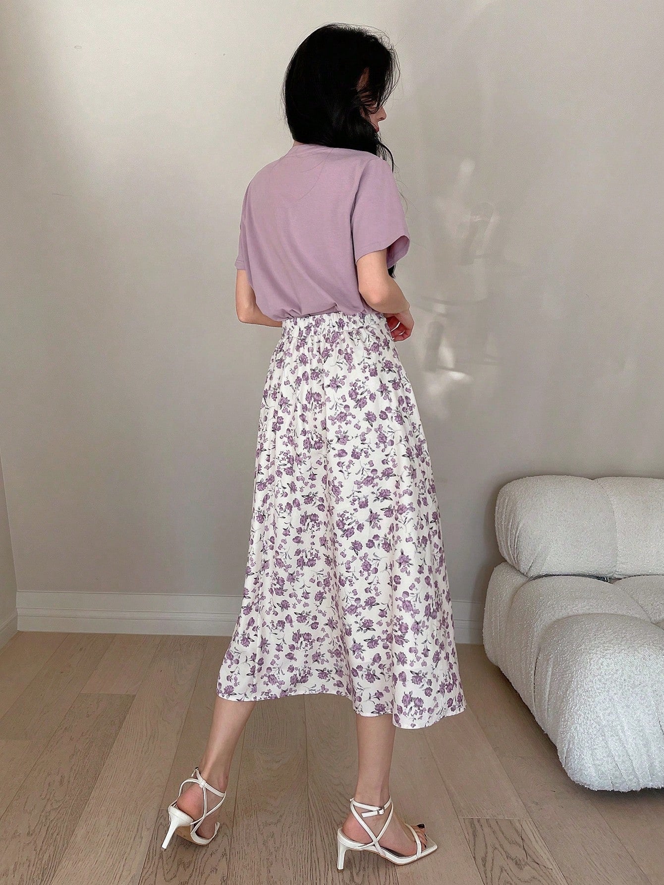 DAZY Solid Tee & Floral Print Skirt shein