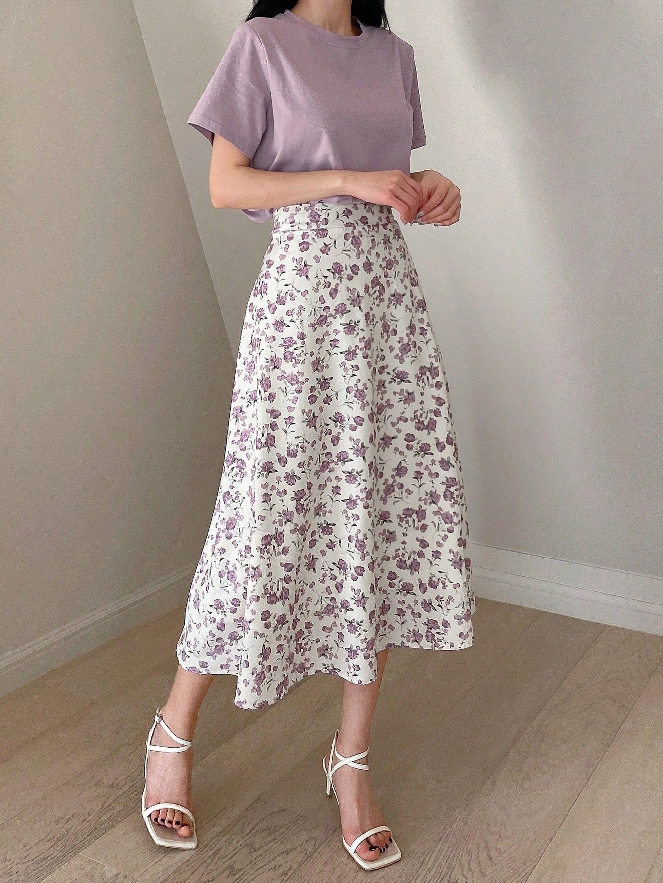DAZY Solid Tee & Floral Print Skirt shein