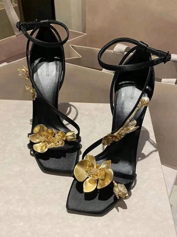 New Arrival Crystal Embellished Floral Thong Sandals With Buckle Strap