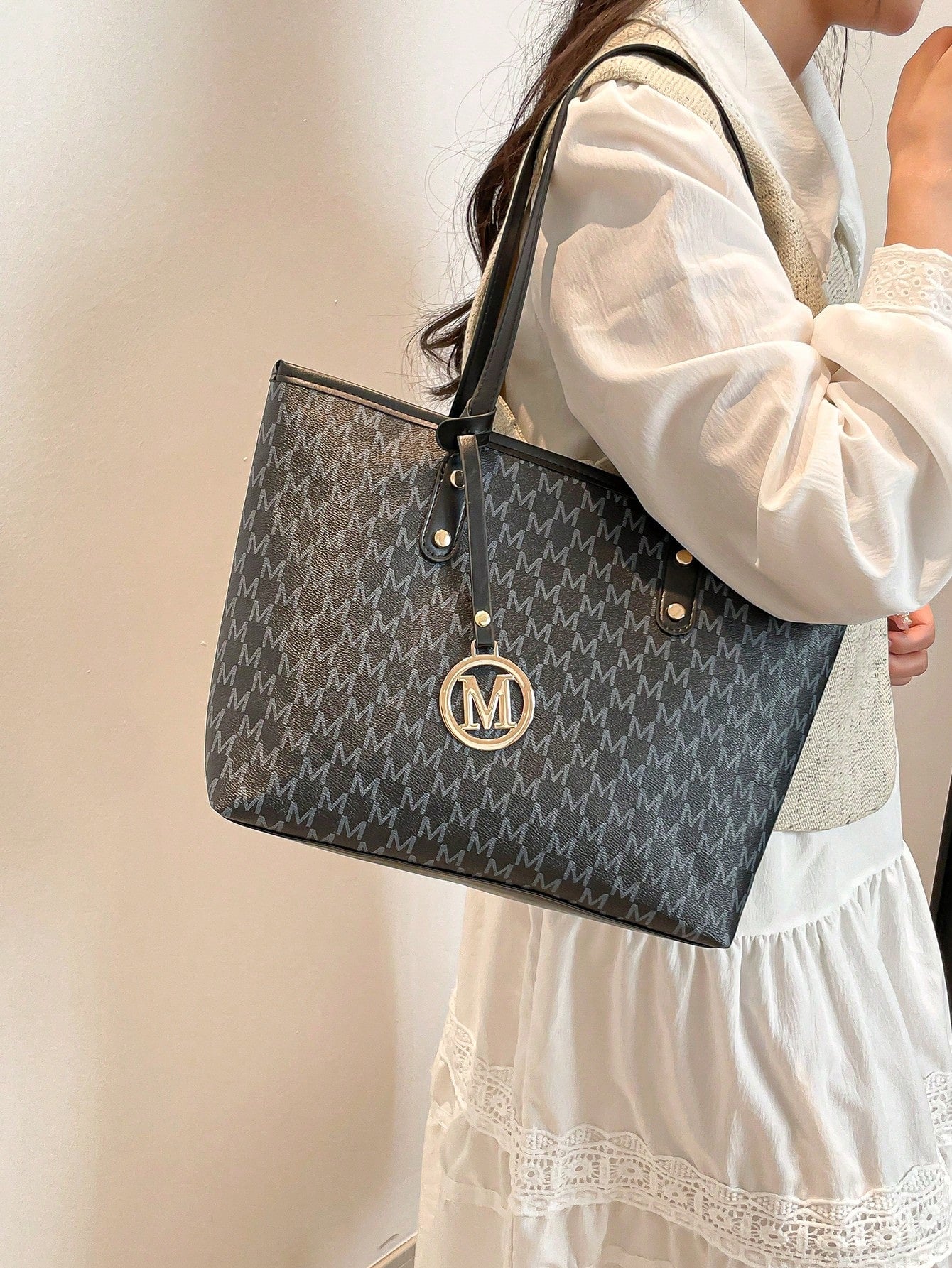Women's Fashionable Simple Large Capacity PU Shoulder Bag shein